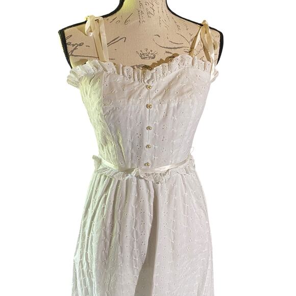 Vintage 1970’s Vicky Vaughn White Cotton Eyelet Ruffled Boho Retro Maxi Dress - Picture 2 of 16